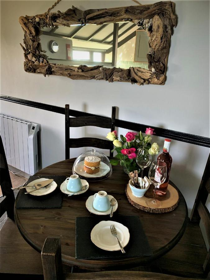 Byre Cottages & Log Cabin Cardigan Ngoại thất bức ảnh