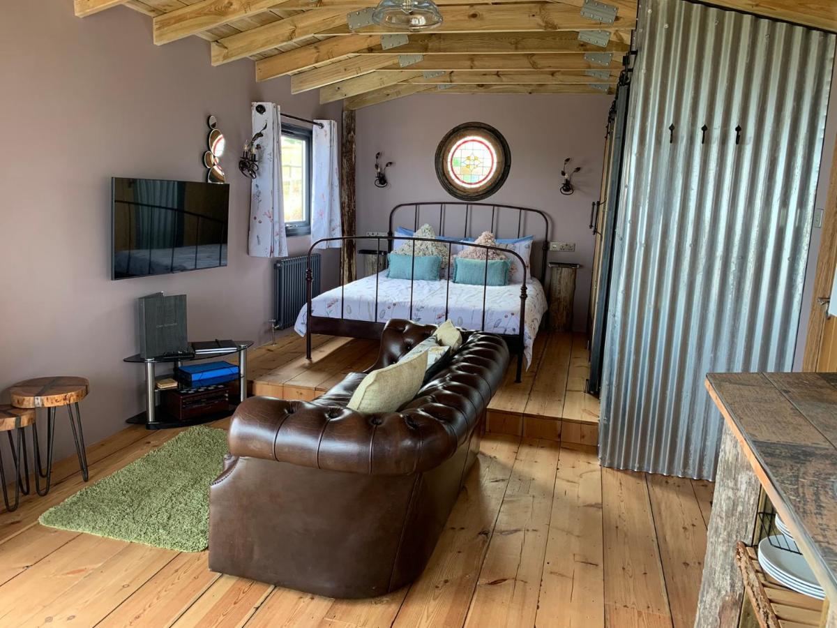 Byre Cottages & Log Cabin Cardigan Ngoại thất bức ảnh