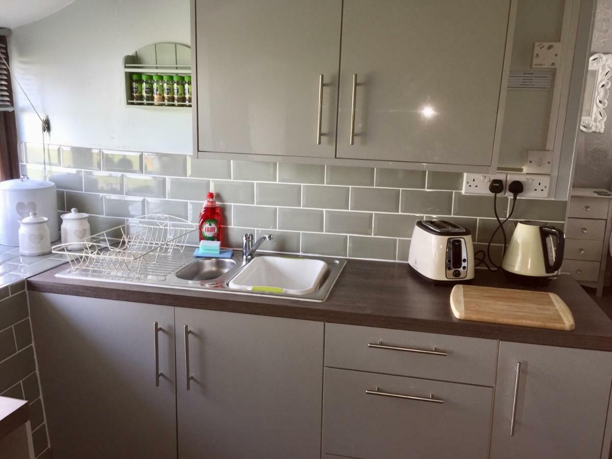 Byre Cottages & Log Cabin Cardigan Ngoại thất bức ảnh