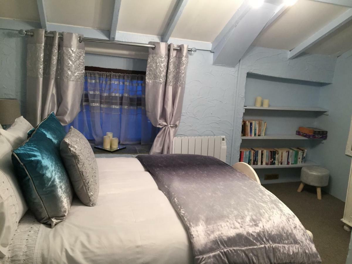Byre Cottages & Log Cabin Cardigan Ngoại thất bức ảnh